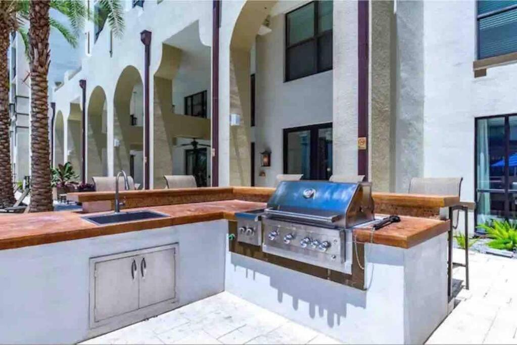 Blooming Journey In Tampa Bay! Apartment Екстериор снимка